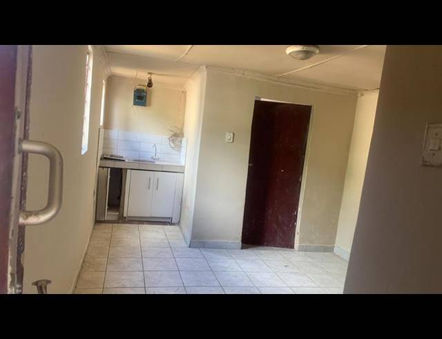 2 BEDROOM HOUSE FOR SALE IN KATLEHONG SOUTH